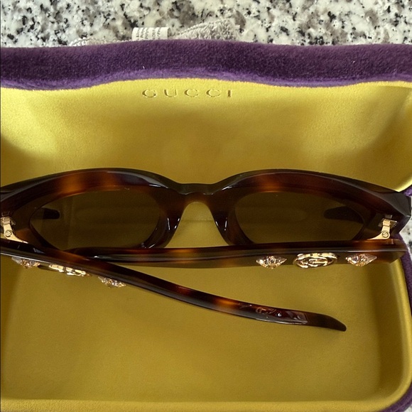 Gucci Oversized Tortoise Havana Wayfarer Sunglasses with Purple Case - Picture 11 of 16